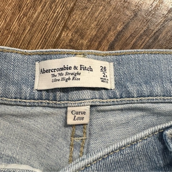 Abercrombie & Fitch. The 90’s straight ultra high rise jean. Curve love. - Picture 4 of 5